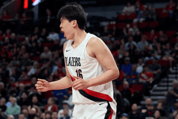 大牛网 比卢普斯：杨瀚森打国王时在下半场突然爆发，我感觉很有趣